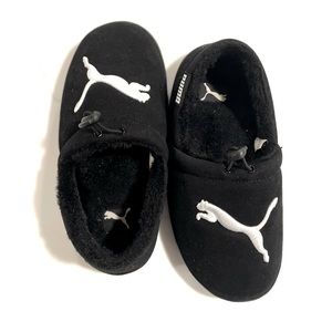 Like new Puma Slippers size 5